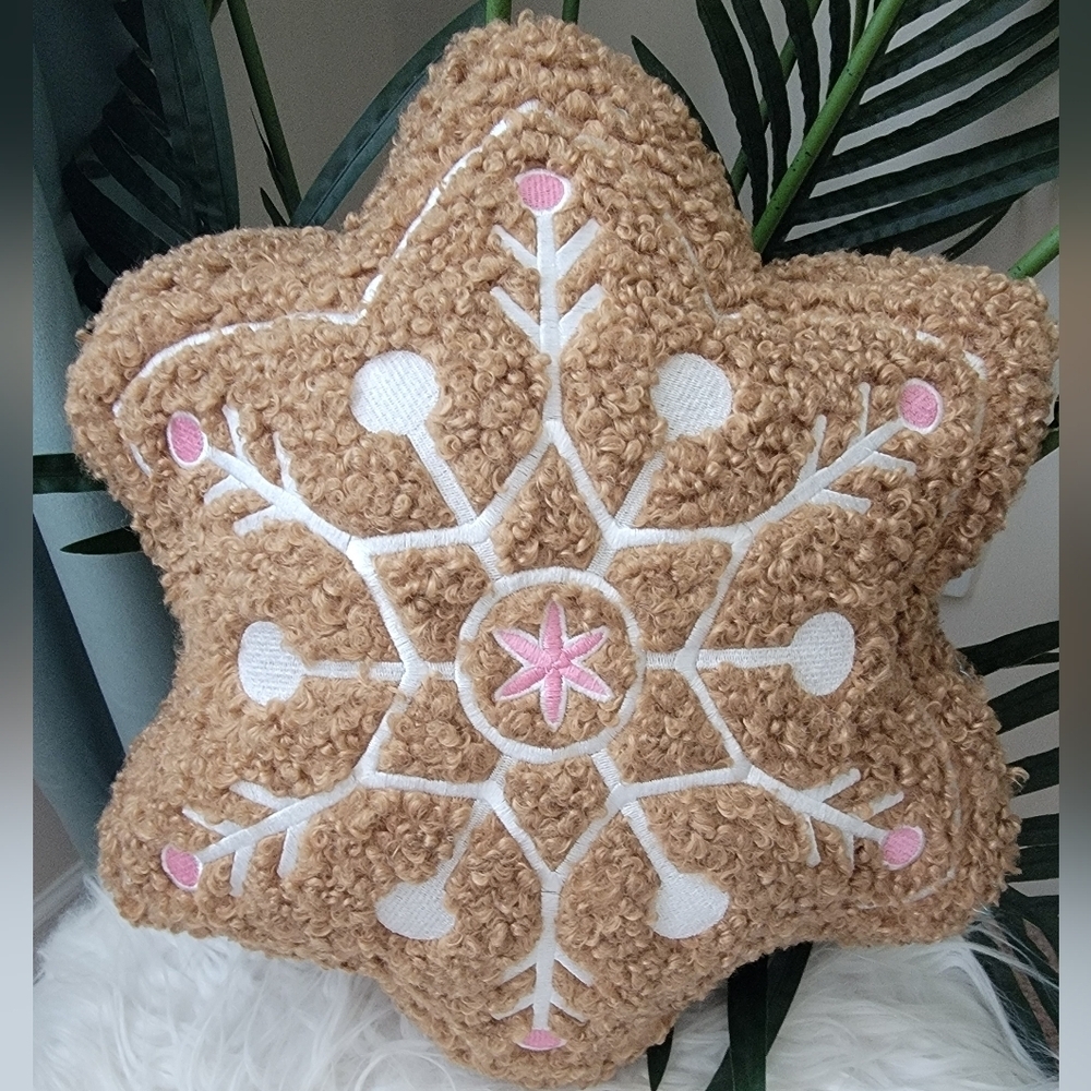 ❄️🌲NWT Cupcakes and Cashmere Gingerbread Pillow - Pink and White Set of 3 🌲 ❄️